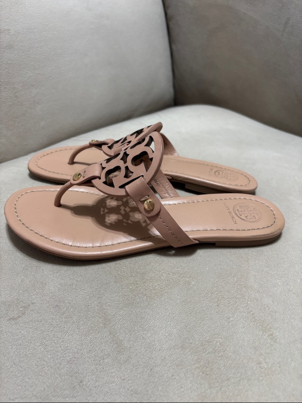 Tory Burch Nude Blush Logo Thong Sandals - Picture 10 of 11